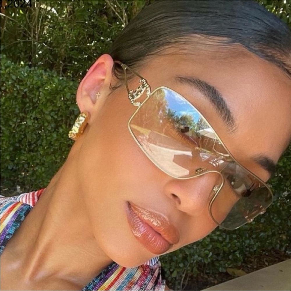 CHANEL Vintage  Black gradient Sunglasses